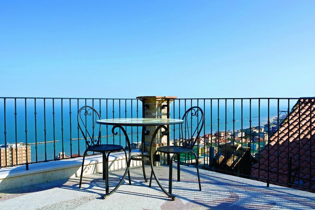 B&B La Torretta Sul Borgo Гроттамаре Экстерьер фото