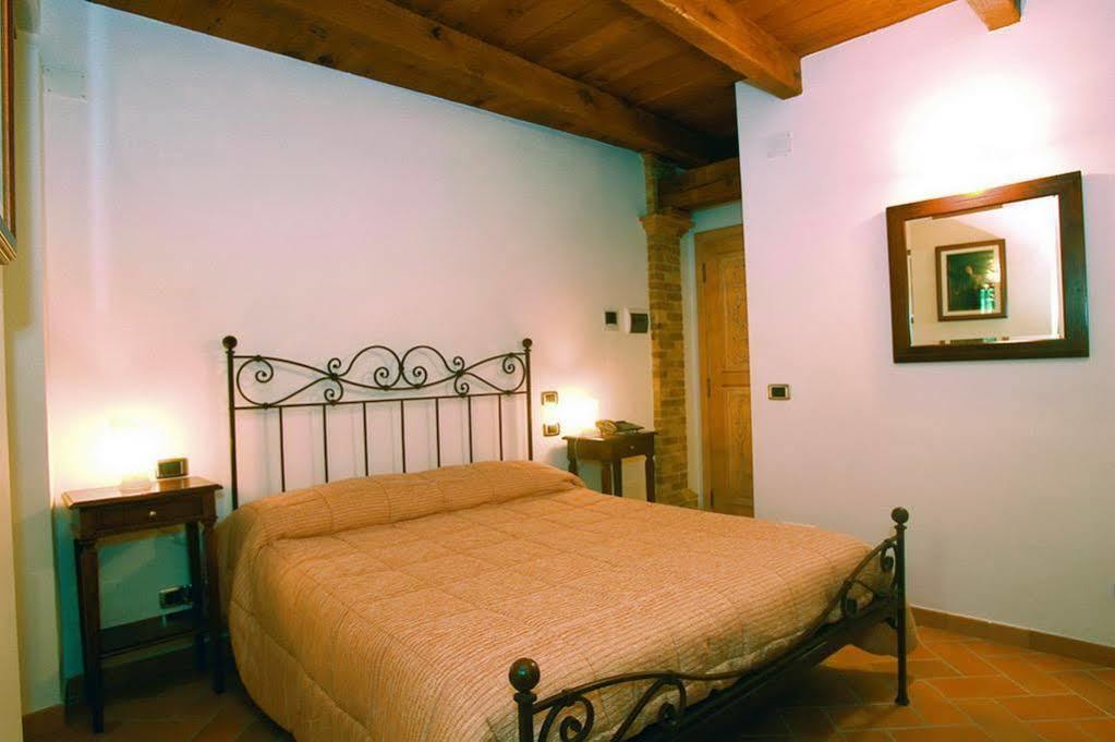 B&B La Torretta Sul Borgo Гроттамаре Экстерьер фото